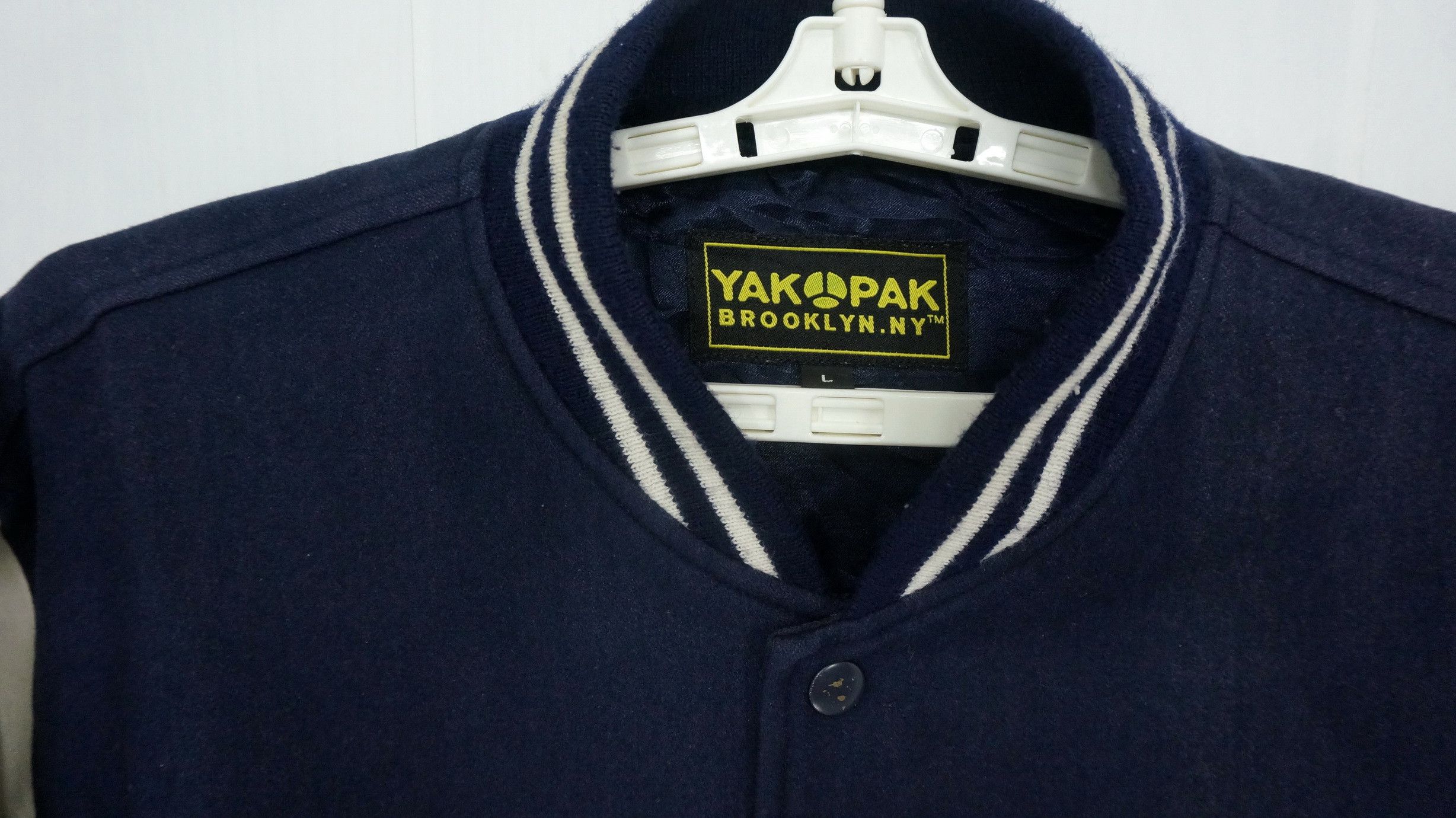 Brooklyn Clothing Vintage YAKOPAK Varsity Worn Out Leather Sleeve Jacket Size US L / EU 52-54 / 3 - 4 Thumbnail