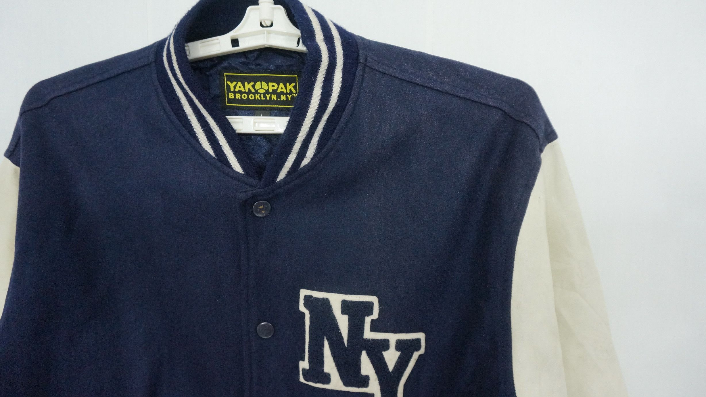 Brooklyn Clothing Vintage YAKOPAK Varsity Worn Out Leather Sleeve Jacket Size US L / EU 52-54 / 3 - 15 Thumbnail