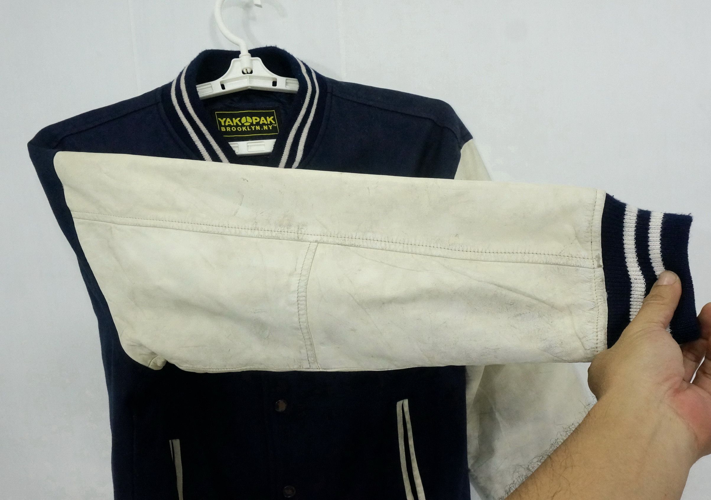 Brooklyn Clothing Vintage YAKOPAK Varsity Worn Out Leather Sleeve Jacket Size US L / EU 52-54 / 3 - 10 Thumbnail