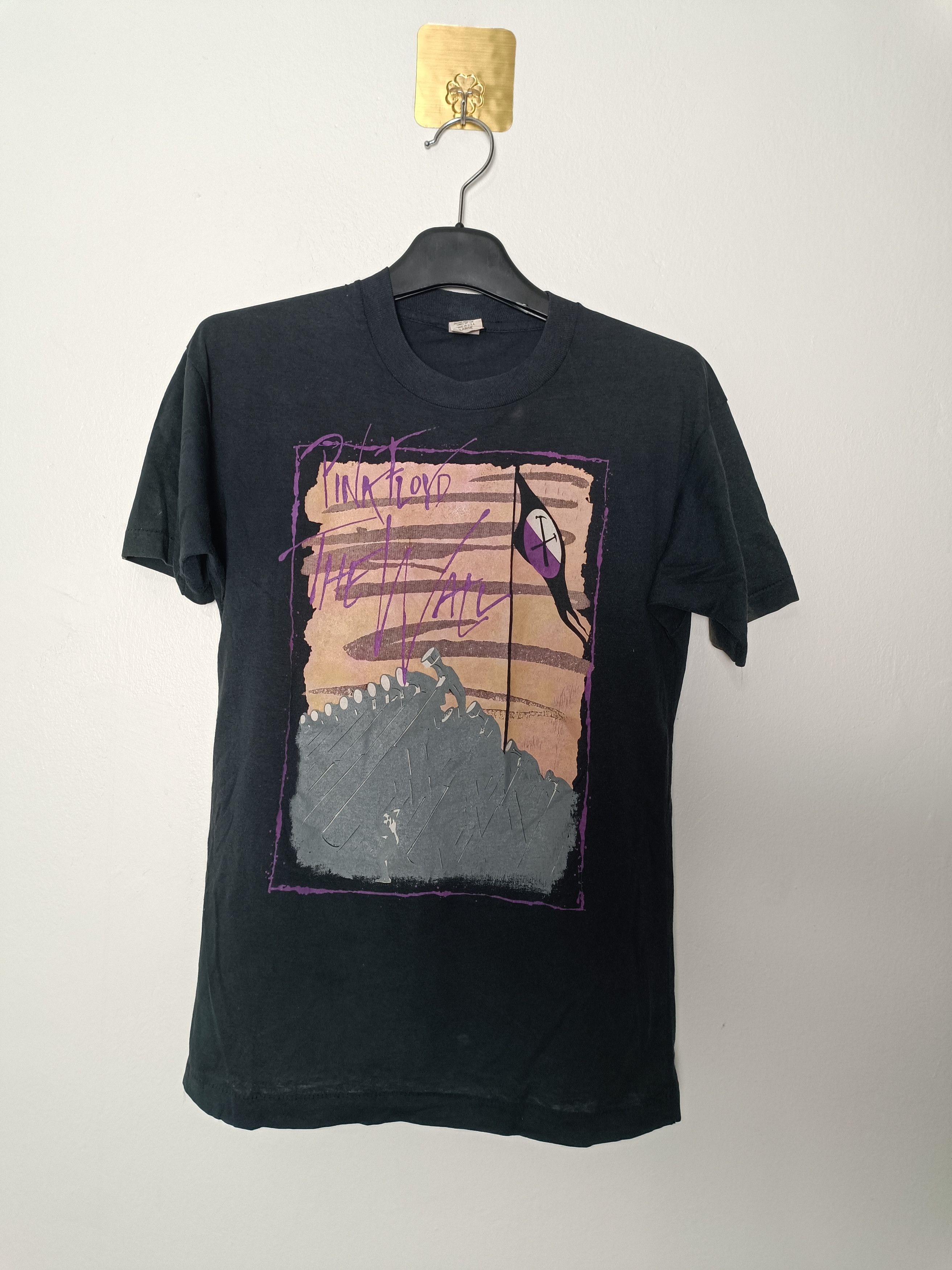 Band Tees Vintage Band Tees Pink Floyd The Wall Rare Size US S / EU 44-46 / 1 - 1 Thumbnail