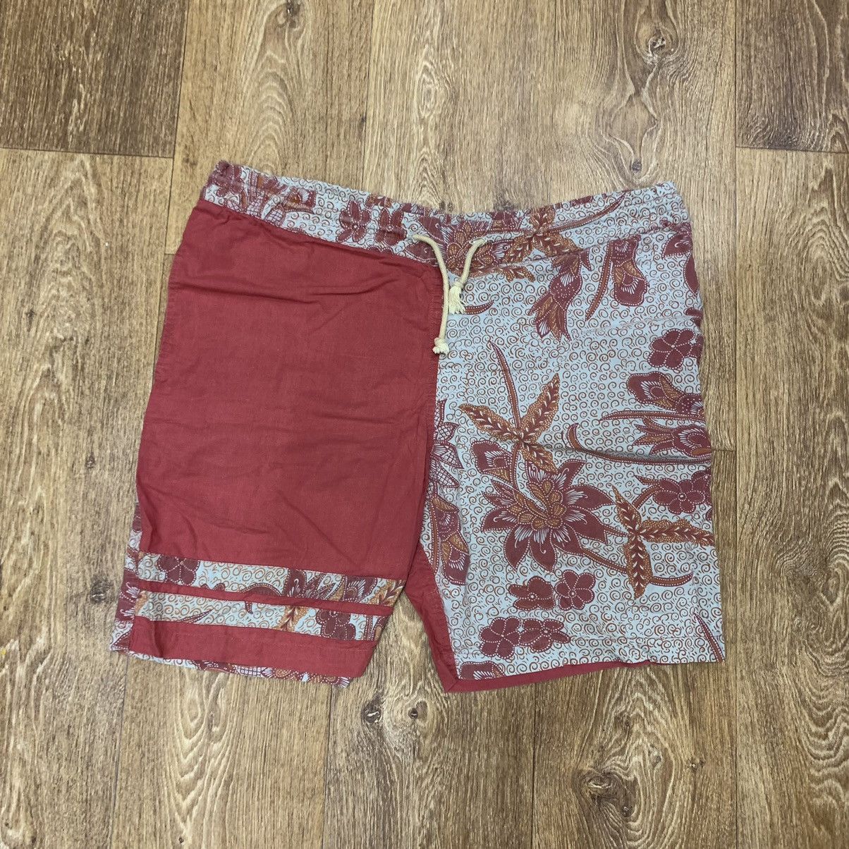 Vintage Vintage 90s Floral Print Baggy Shorts Streetwear Summer 36 Size US 36 / EU 52 - 1 Thumbnail
