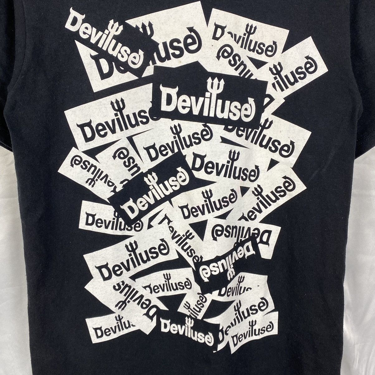 Vintage Vintage Deviluse Skateboard T-shirt Size US S / EU 44-46 / 1 - 3 Thumbnail
