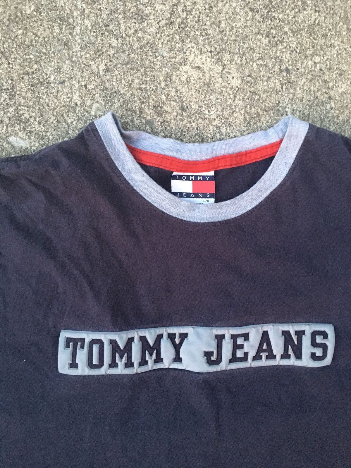 Tommy Hilfiger × Vintage Vintage Tommy Hilfiger Tee Size US L / EU 52-54 / 3 - 2 Thumbnail