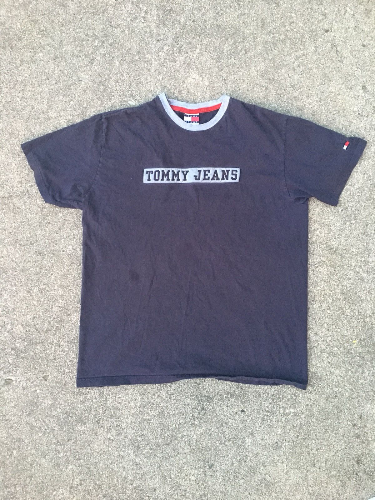 Tommy Hilfiger × Vintage Vintage Tommy Hilfiger Tee Size US L / EU 52-54 / 3 - 1 Thumbnail