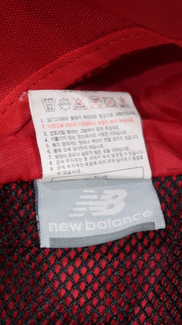 Japanese Brand Vintage New Balance 1906 Sling Bag Size ONE SIZE - 24 Thumbnail