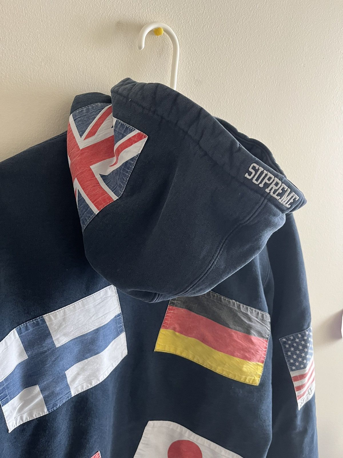 Supreme Supreme flags hoodie Size US M / EU 48-50 / 2 - 4 Thumbnail