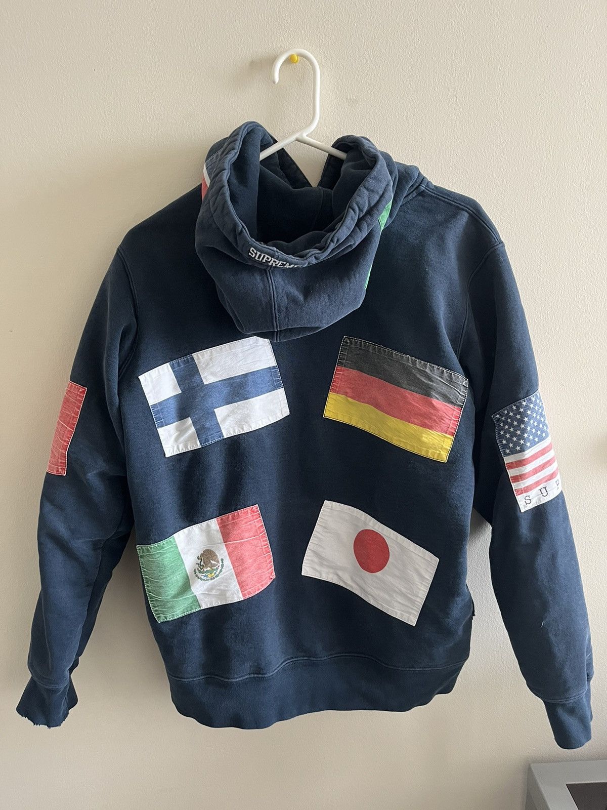 Supreme Supreme flags hoodie Size US M / EU 48-50 / 2 - 2 Thumbnail