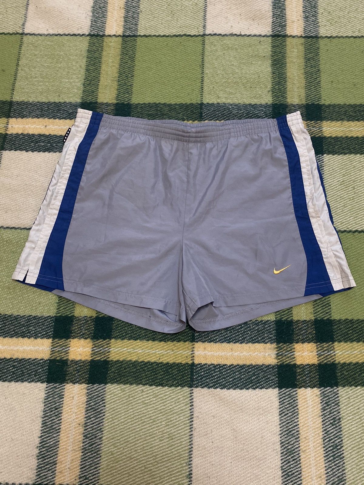 Nike Vintage Nike shorts streetwear swoosh casual y2k size M Size US 32 / EU 48 - 1 Thumbnail