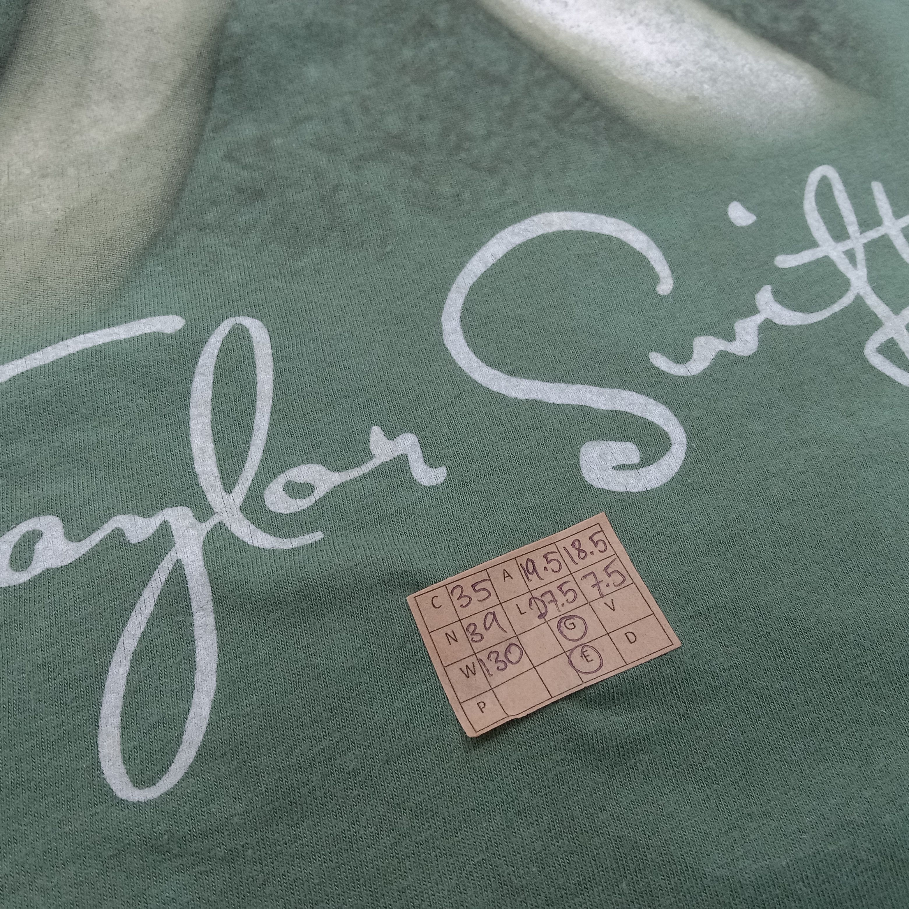 Band Tees Taylor Swift American Singer Songwriter Tour Tshirt Size US M / EU 48-50 / 2 - 7 Thumbnail