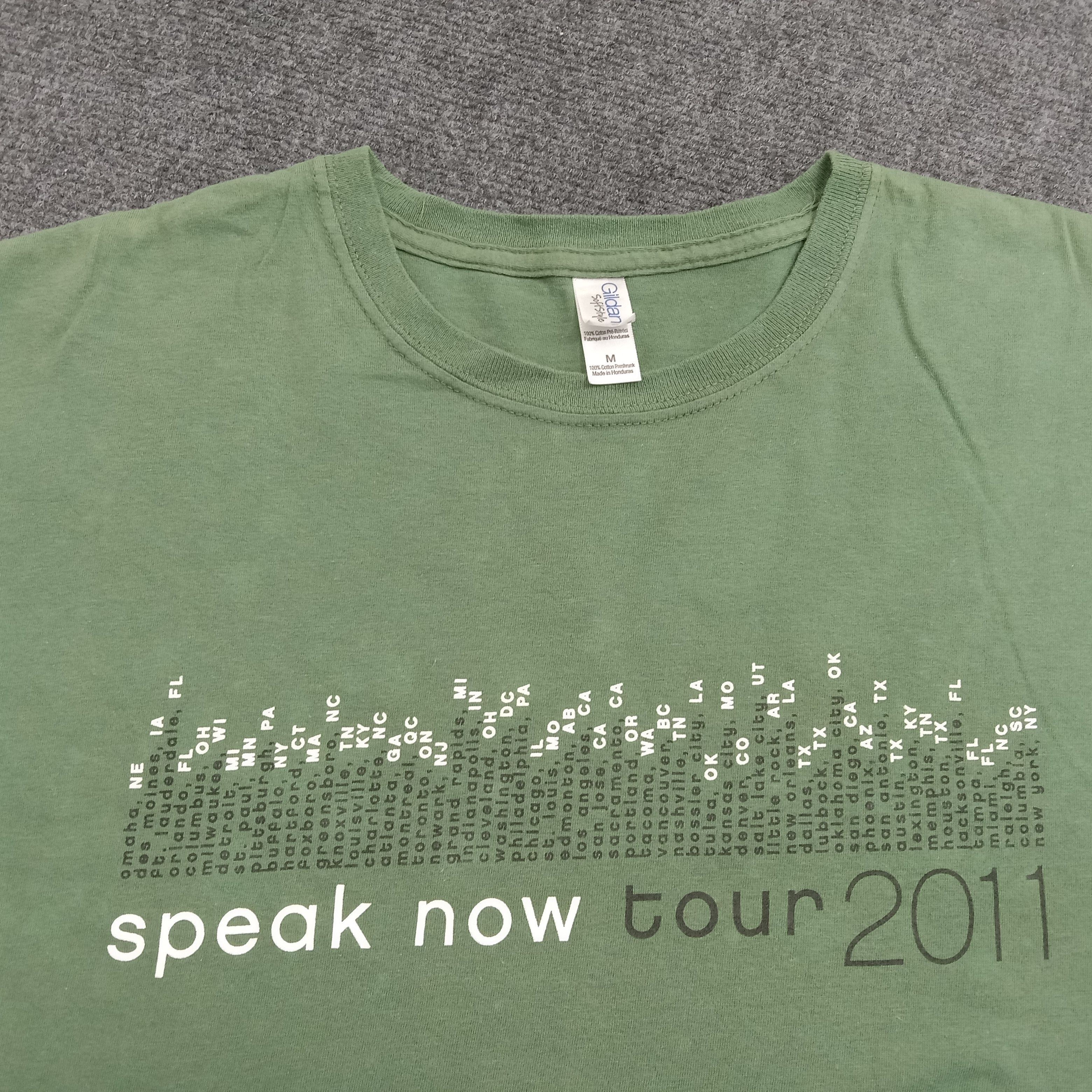Band Tees Taylor Swift American Singer Songwriter Tour Tshirt Size US M / EU 48-50 / 2 - 4 Thumbnail