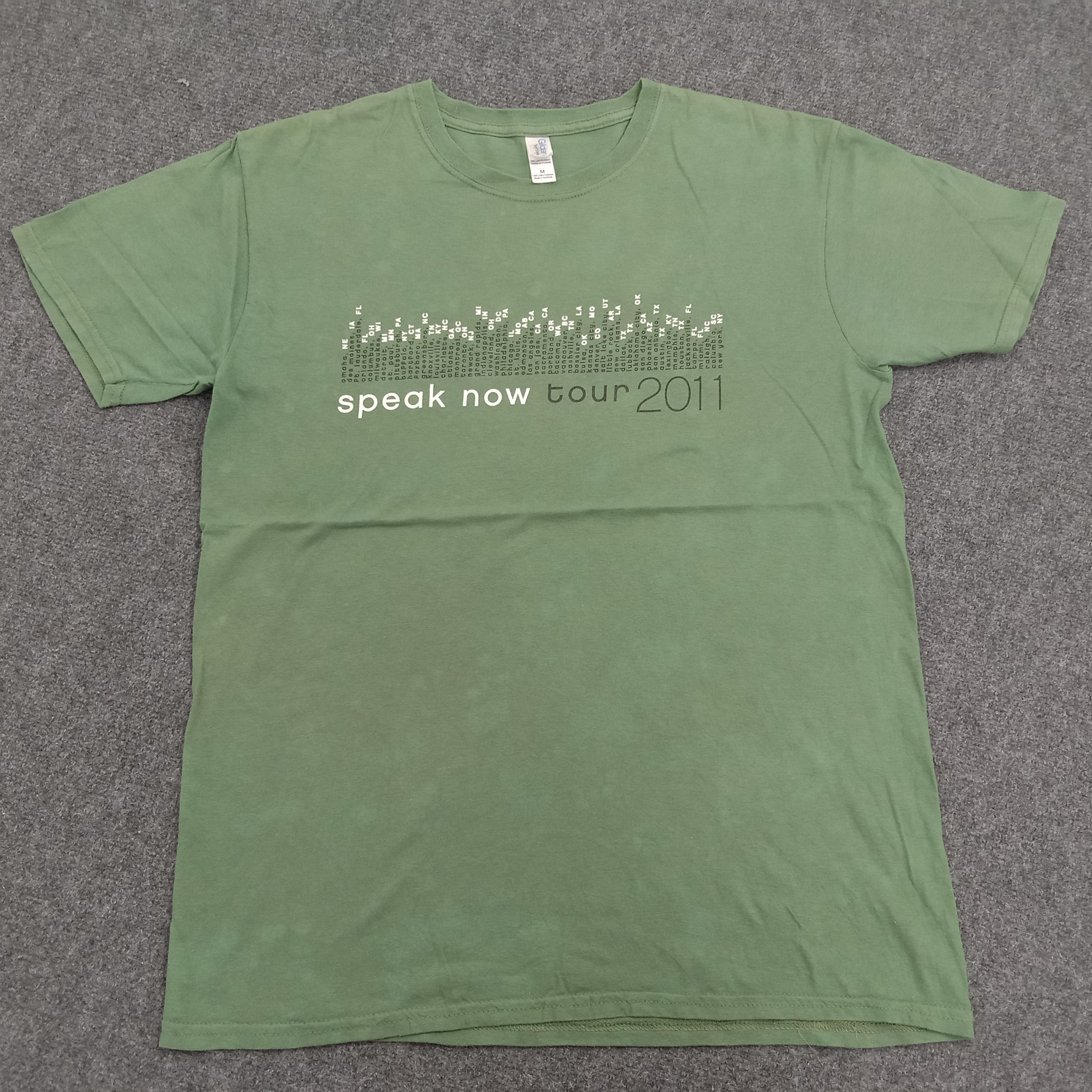 Band Tees Taylor Swift American Singer Songwriter Tour Tshirt Size US M / EU 48-50 / 2 - 2 Thumbnail