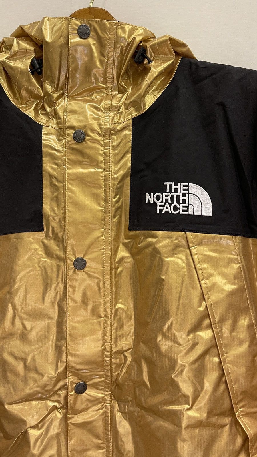 Supreme × The North Face Supreme The North Face Metallic Mountain Parka Gold Size US L / EU 52-54 / 3 - 3 Thumbnail