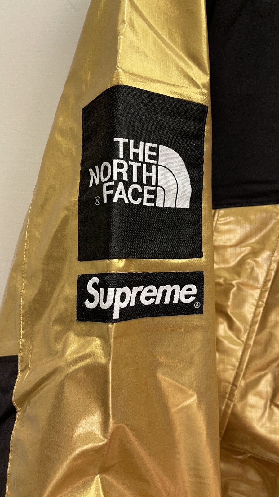 Supreme × The North Face Supreme The North Face Metallic Mountain Parka Gold Size US L / EU 52-54 / 3 - 4 Thumbnail