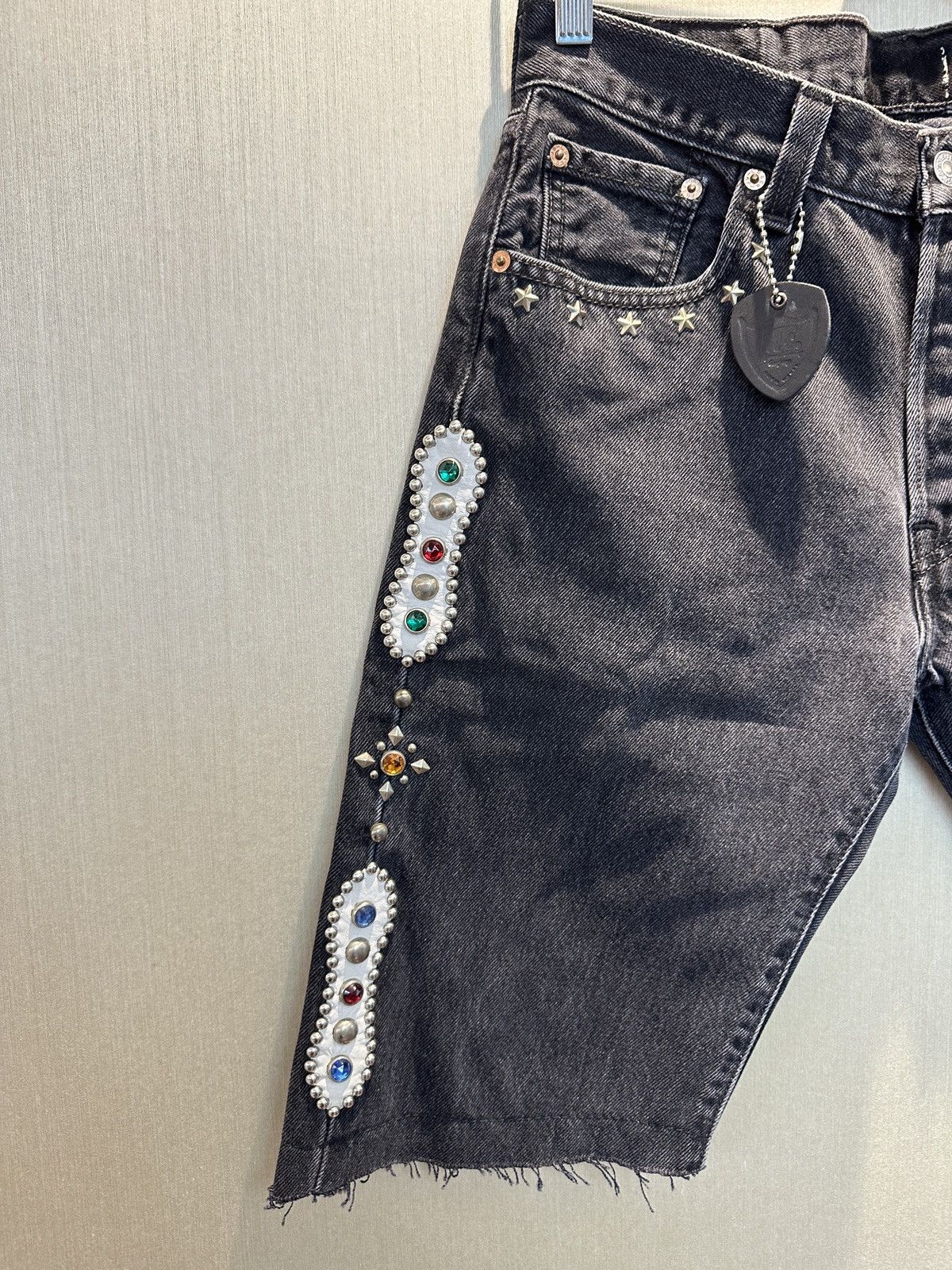 Hollywood Trading Company HTC IrregulaR HUMBLE Gemstone Studded Vintage Levi’s Shorts Size US 30 / EU 46 - 4 Thumbnail