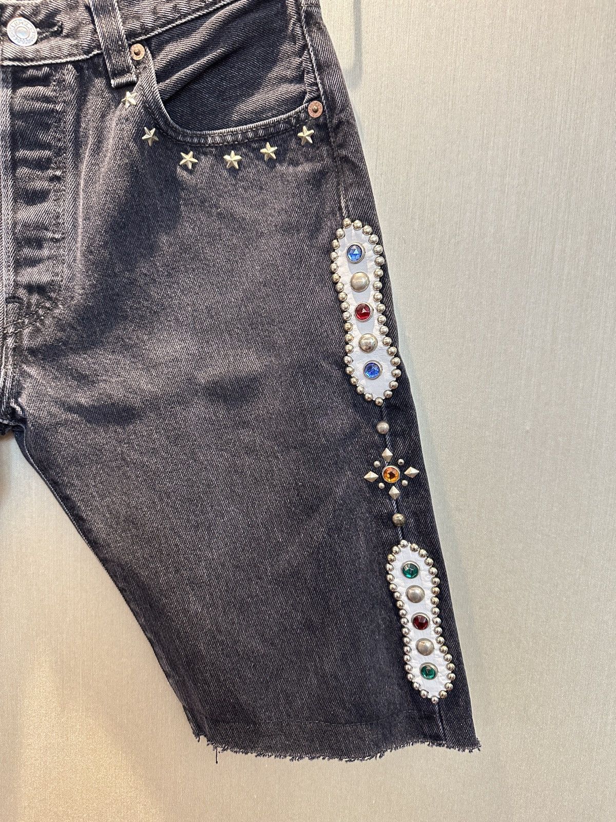 Hollywood Trading Company HTC IrregulaR HUMBLE Gemstone Studded Vintage Levi’s Shorts Size US 30 / EU 46 - 5 Thumbnail