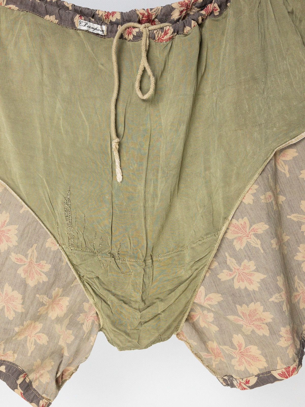 C.P. Company 90’s C.P. Company from Massimo Osti flowers printed shorts Size US 34 / EU 50 - 9 Thumbnail