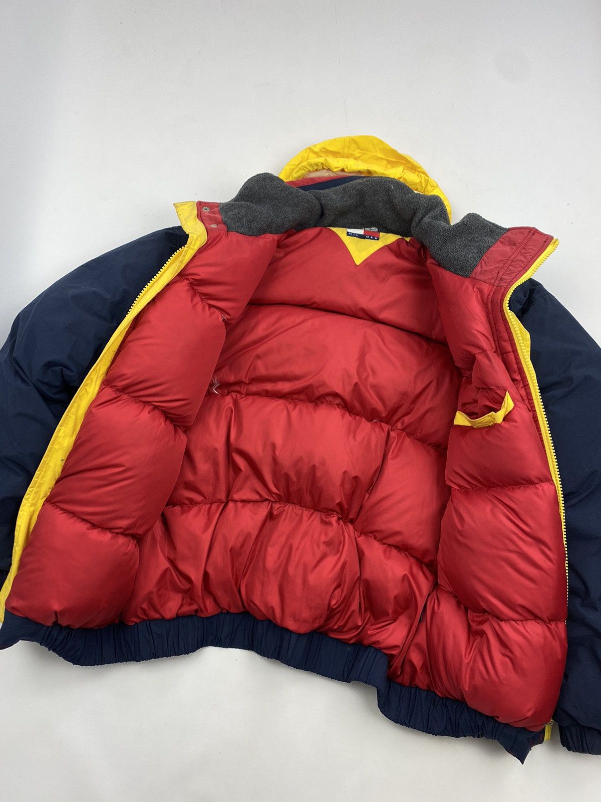 Tommy Hilfiger Vintage Tommy Hilfiger Puffer Jacket Size US L / EU 52-54 / 3 - 6 Thumbnail