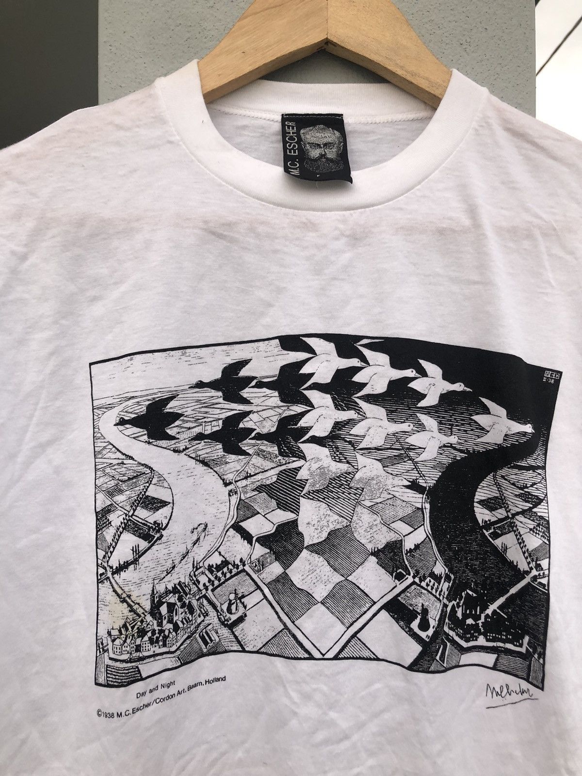 Vintage Vintage M.c Escher Art T-Shirts Size US M / EU 48-50 / 2 - 4 Thumbnail