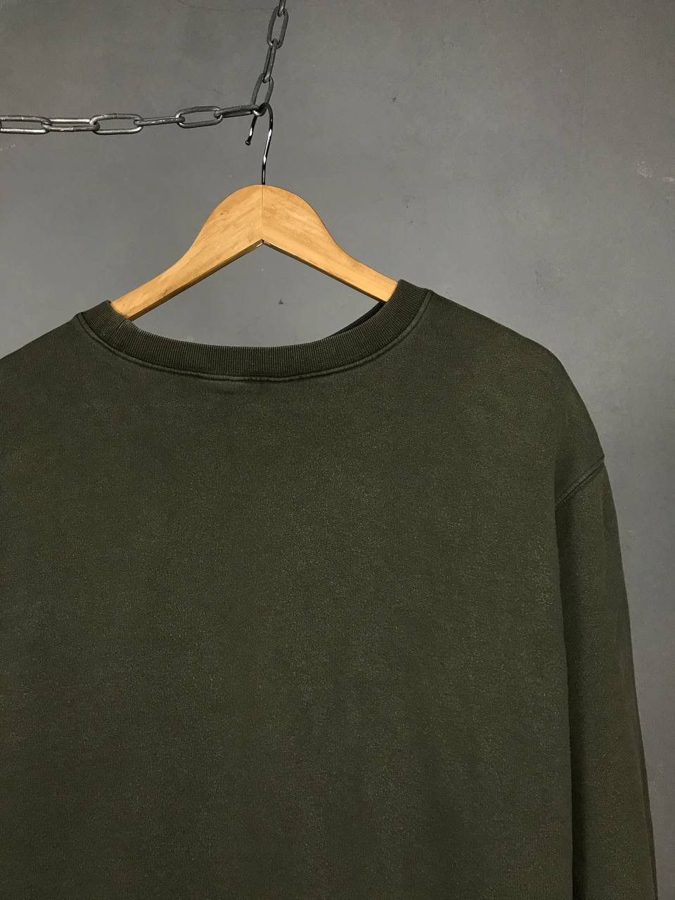 Carhartt Carhartt rugged outdoor wear vintage center logo sweatshirt Size US XL / EU 56 / 4 - 5 Thumbnail