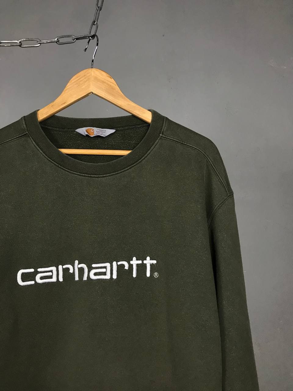 Carhartt Carhartt rugged outdoor wear vintage center logo sweatshirt Size US XL / EU 56 / 4 - 2 Thumbnail