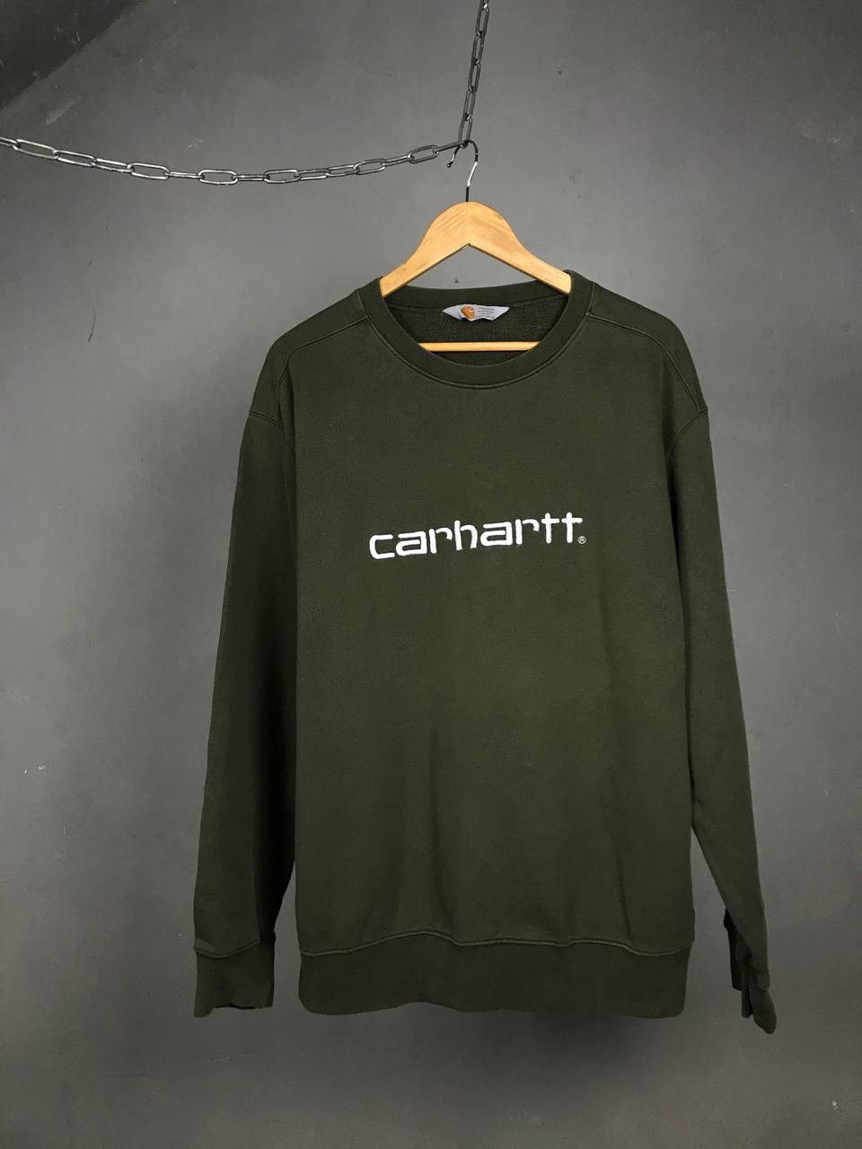Carhartt Carhartt rugged outdoor wear vintage center logo sweatshirt Size US XL / EU 56 / 4 - 1 Thumbnail