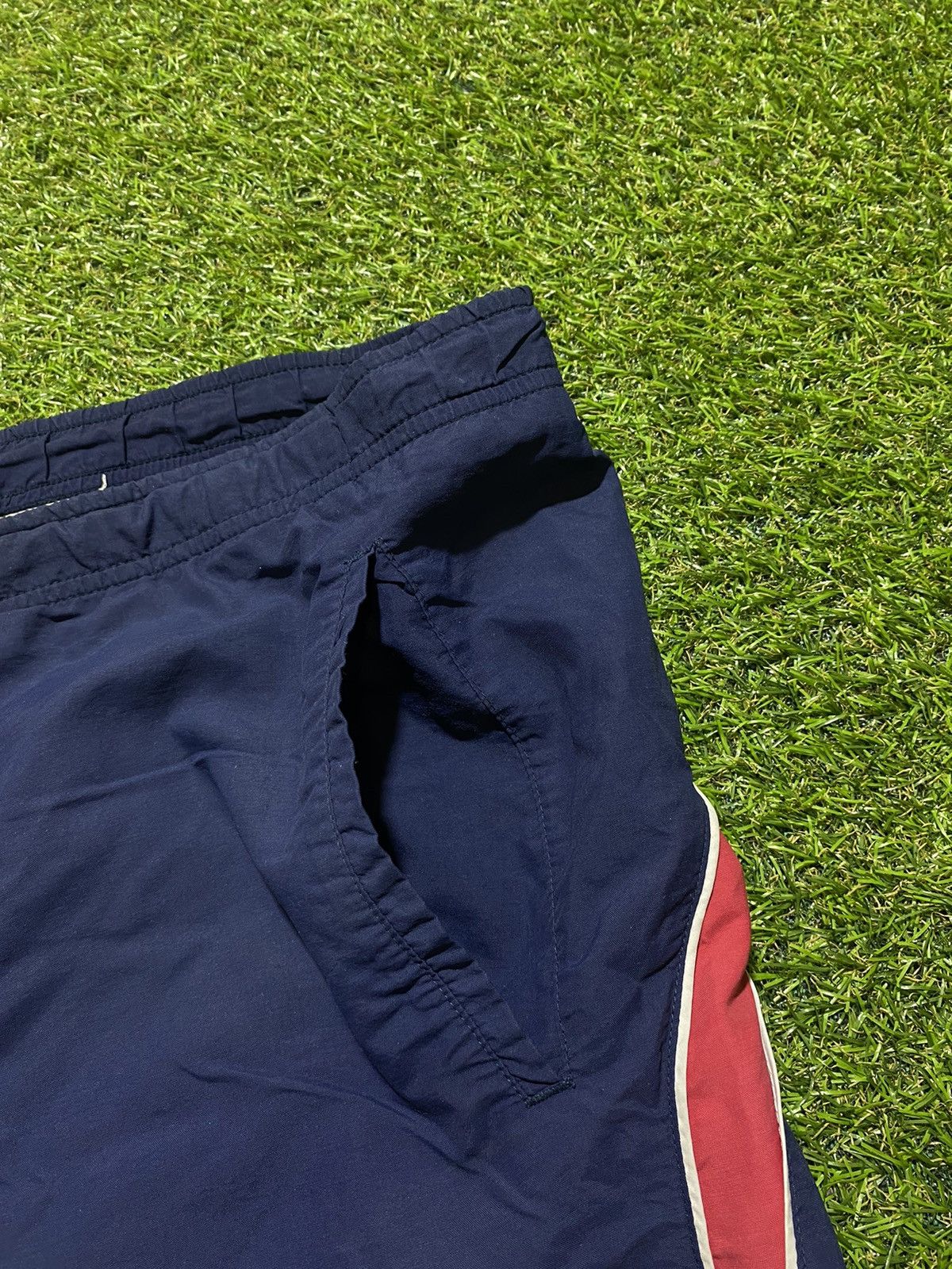 Nike Vintage Nike shorts streetwear swoosh casual y2k size M Size US 32 / EU 48 - 2 Thumbnail