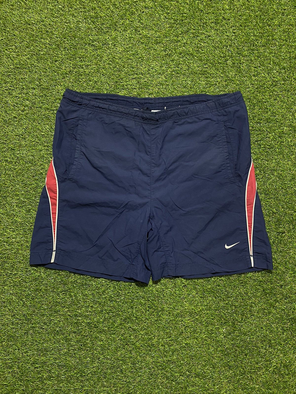 Nike Vintage Nike shorts streetwear swoosh casual y2k size M Size US 32 / EU 48 - 1 Thumbnail