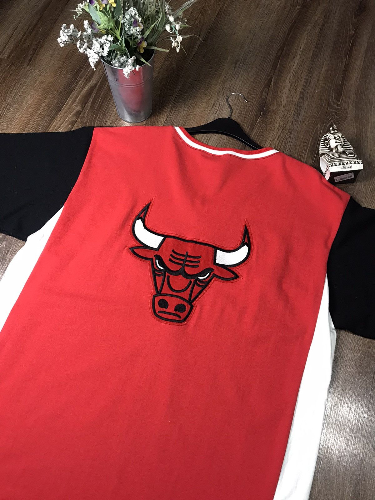 Champion × NBA × Vintage Vintage 90s Champion Chicago Bulls NBA Shooting shirt Size US L / EU 52-54 / 3 - 6 Thumbnail
