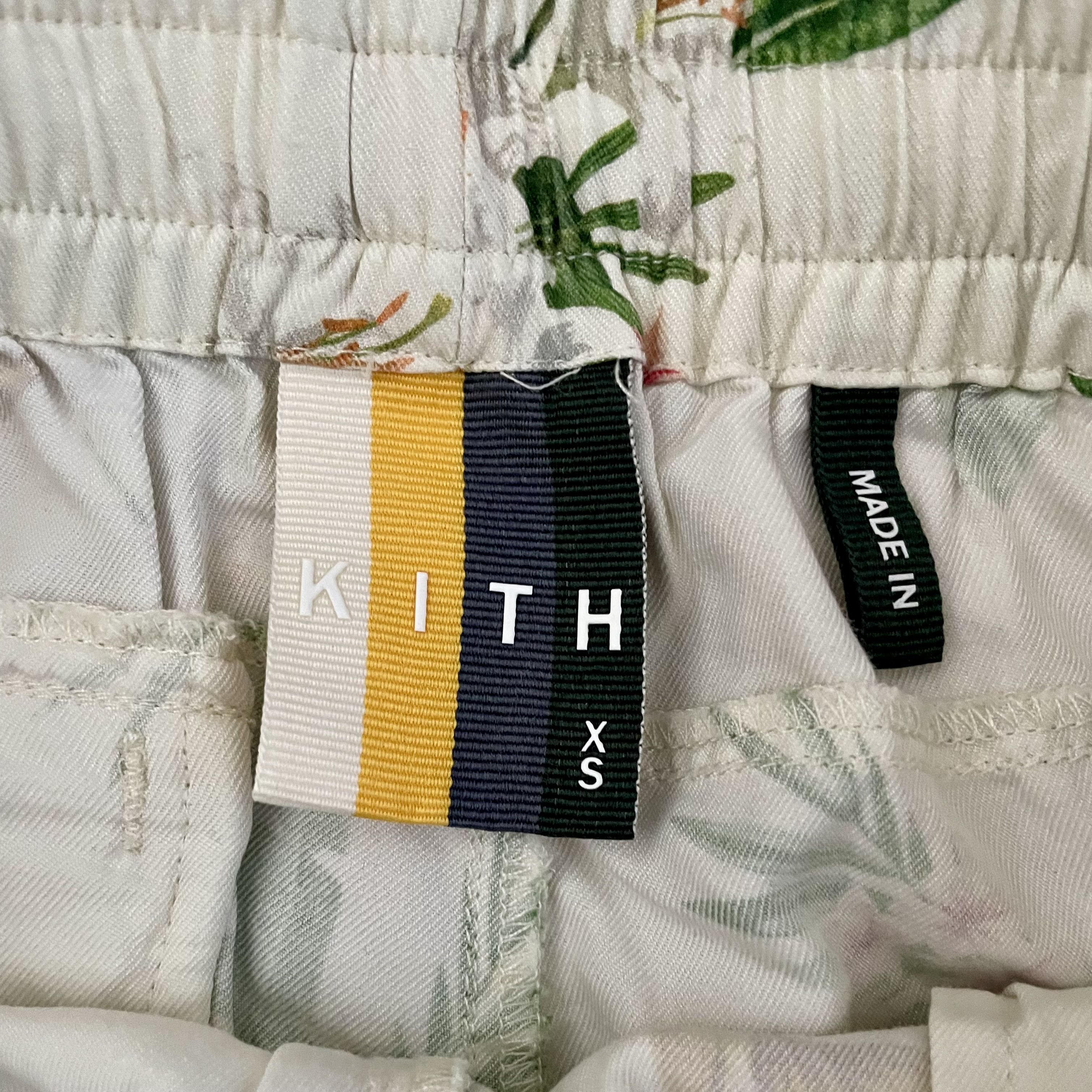 Kith Kith Hawaiian Print Active Silk Shorts (XS) Size US 28 / EU 44 - 4 Thumbnail
