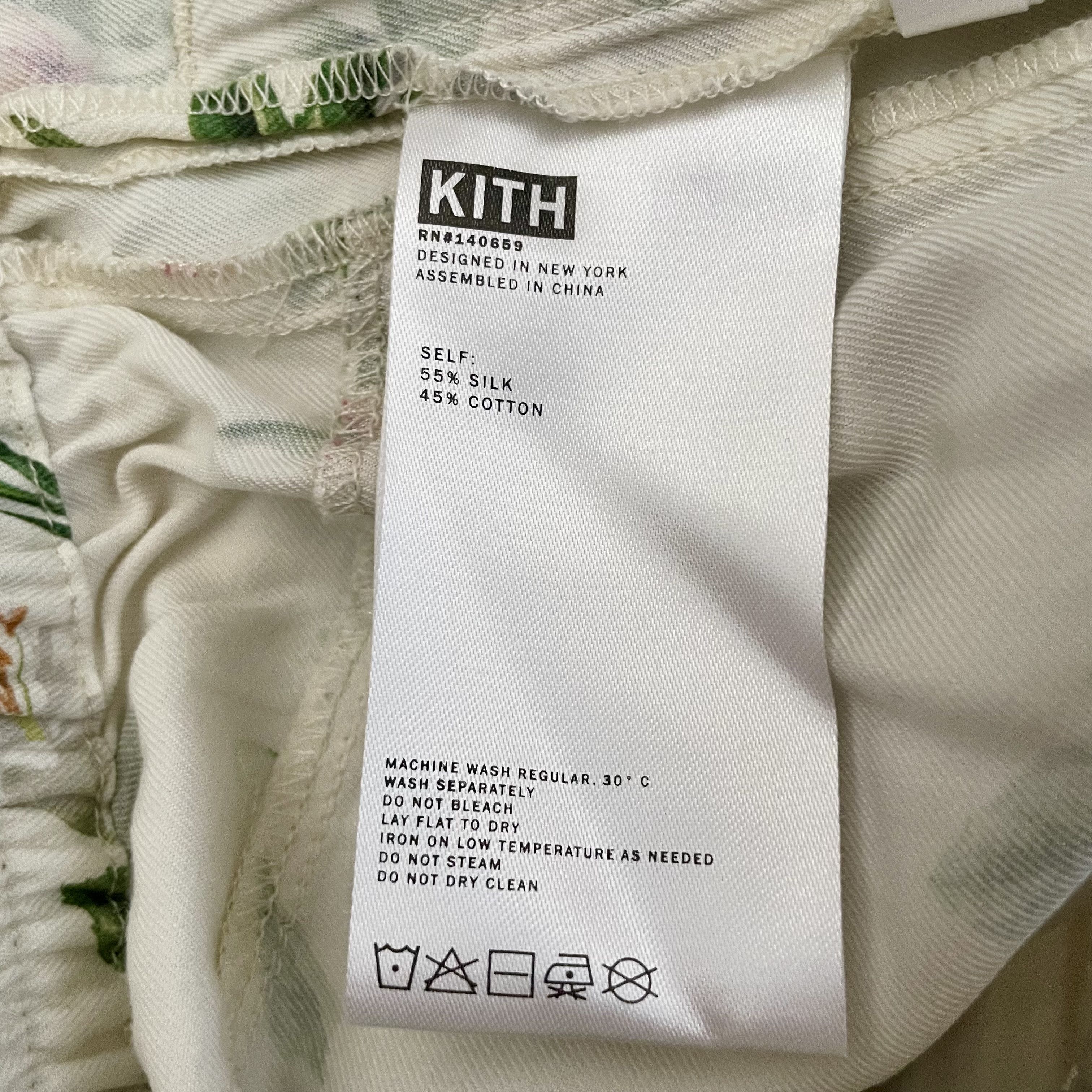Kith Kith Hawaiian Print Active Silk Shorts (XS) Size US 28 / EU 44 - 5 Thumbnail