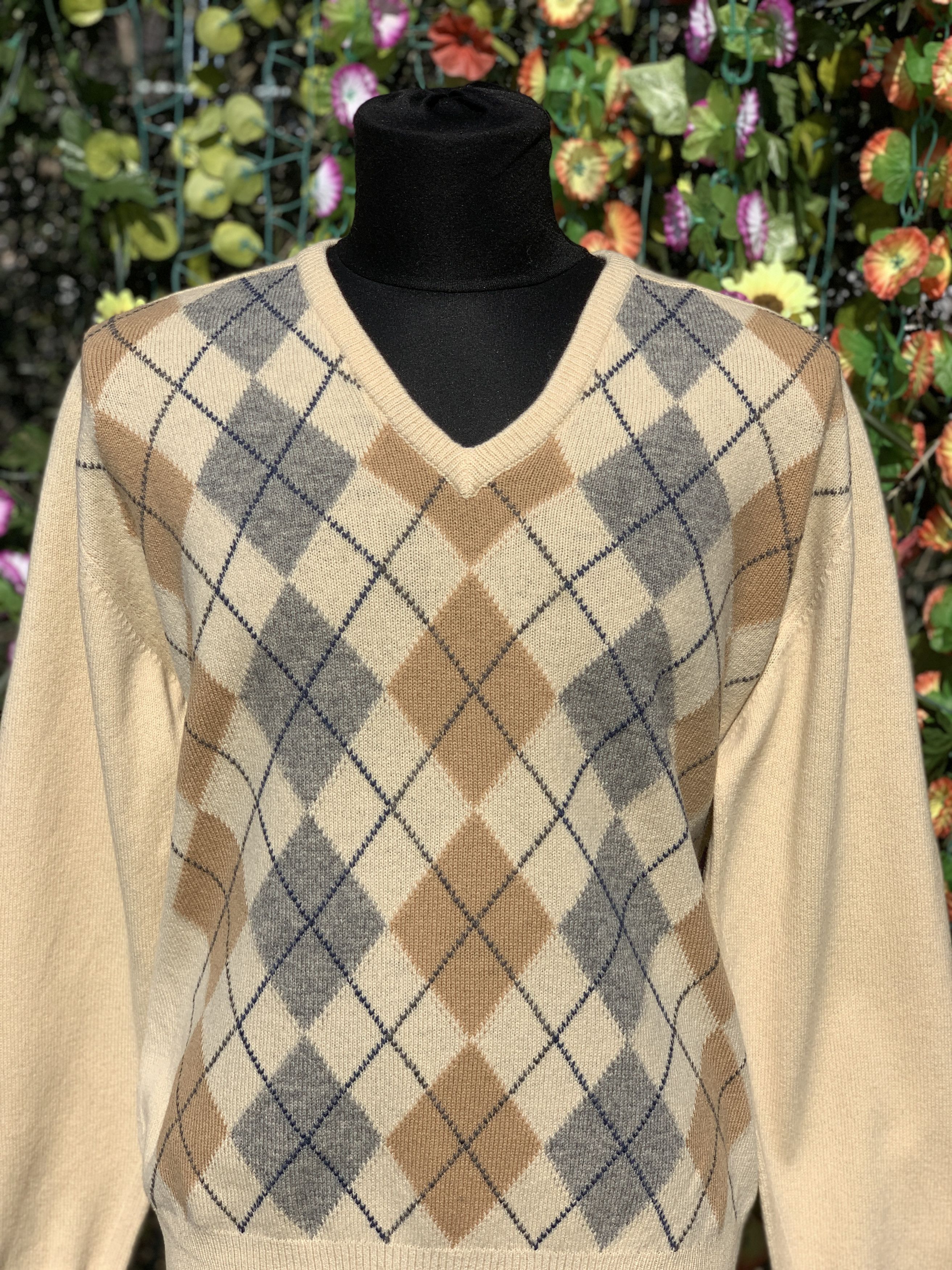 Johnstons Of Elgin Johnstons Of Elgin Sweater Geometrical Pull Size 44 M L 112 Size US M / EU 48-50 / 2 - 8 Thumbnail