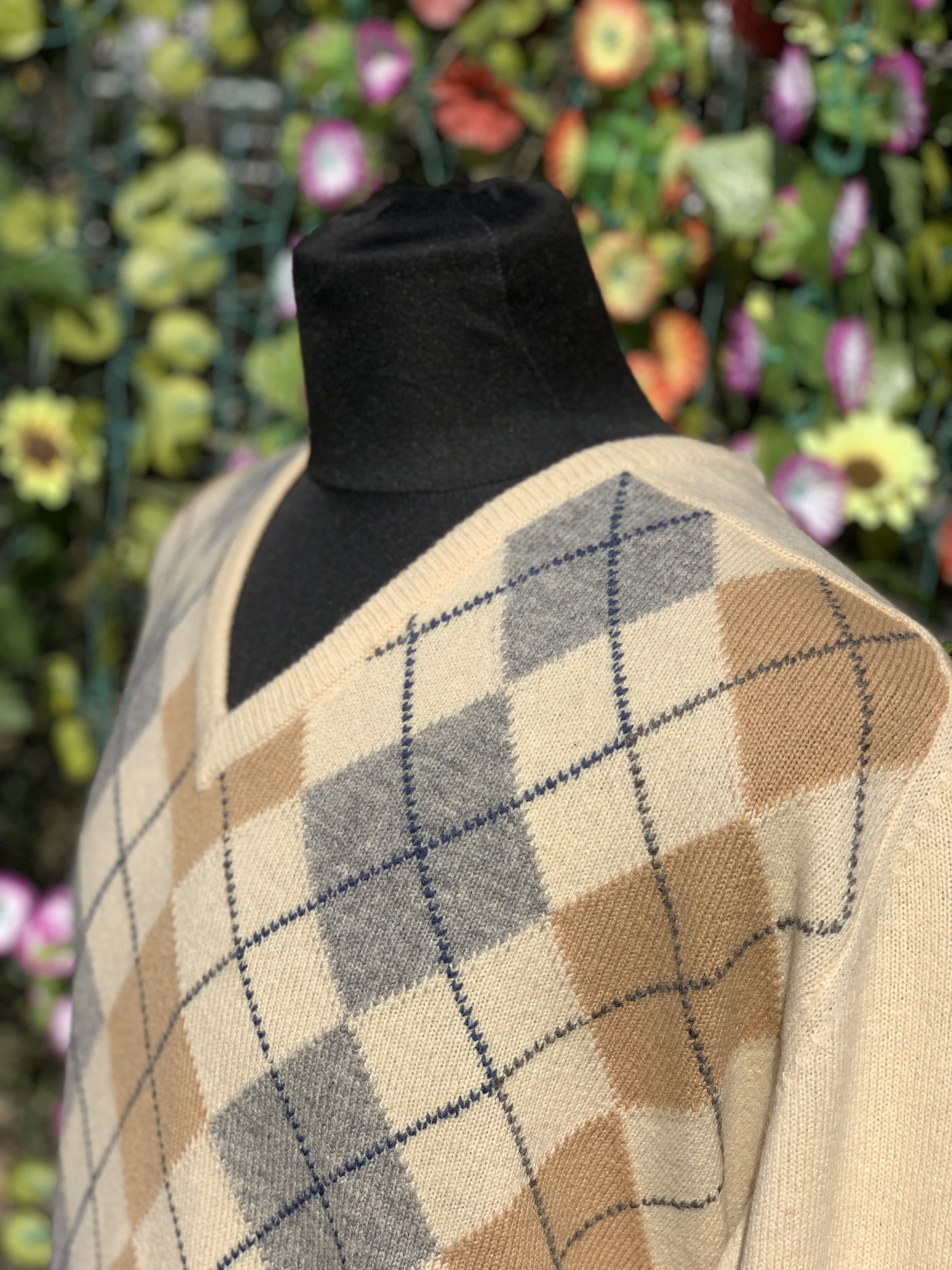 Johnstons Of Elgin Johnstons Of Elgin Sweater Geometrical Pull Size 44 M L 112 Size US M / EU 48-50 / 2 - 4 Thumbnail