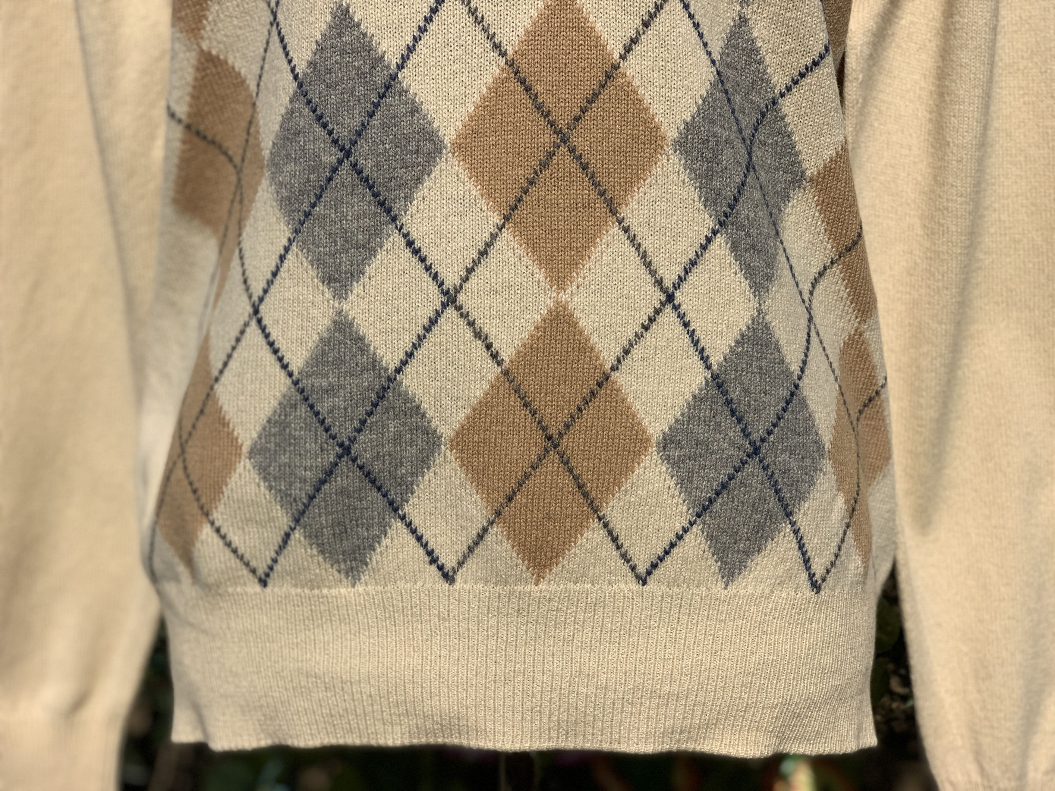 Johnstons Of Elgin Johnstons Of Elgin Sweater Geometrical Pull Size 44 M L 112 Size US M / EU 48-50 / 2 - 10 Thumbnail