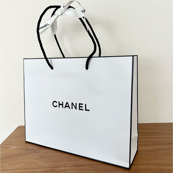 Chanel Chanel beauty gift bag with ribbon | Grailed