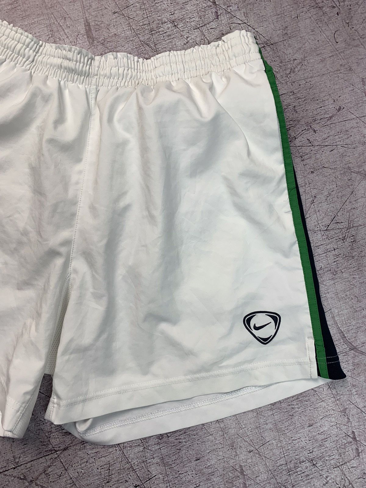Nike Nike Vintage Y2K Shorts Size US 34 / EU 50 - 3 Thumbnail