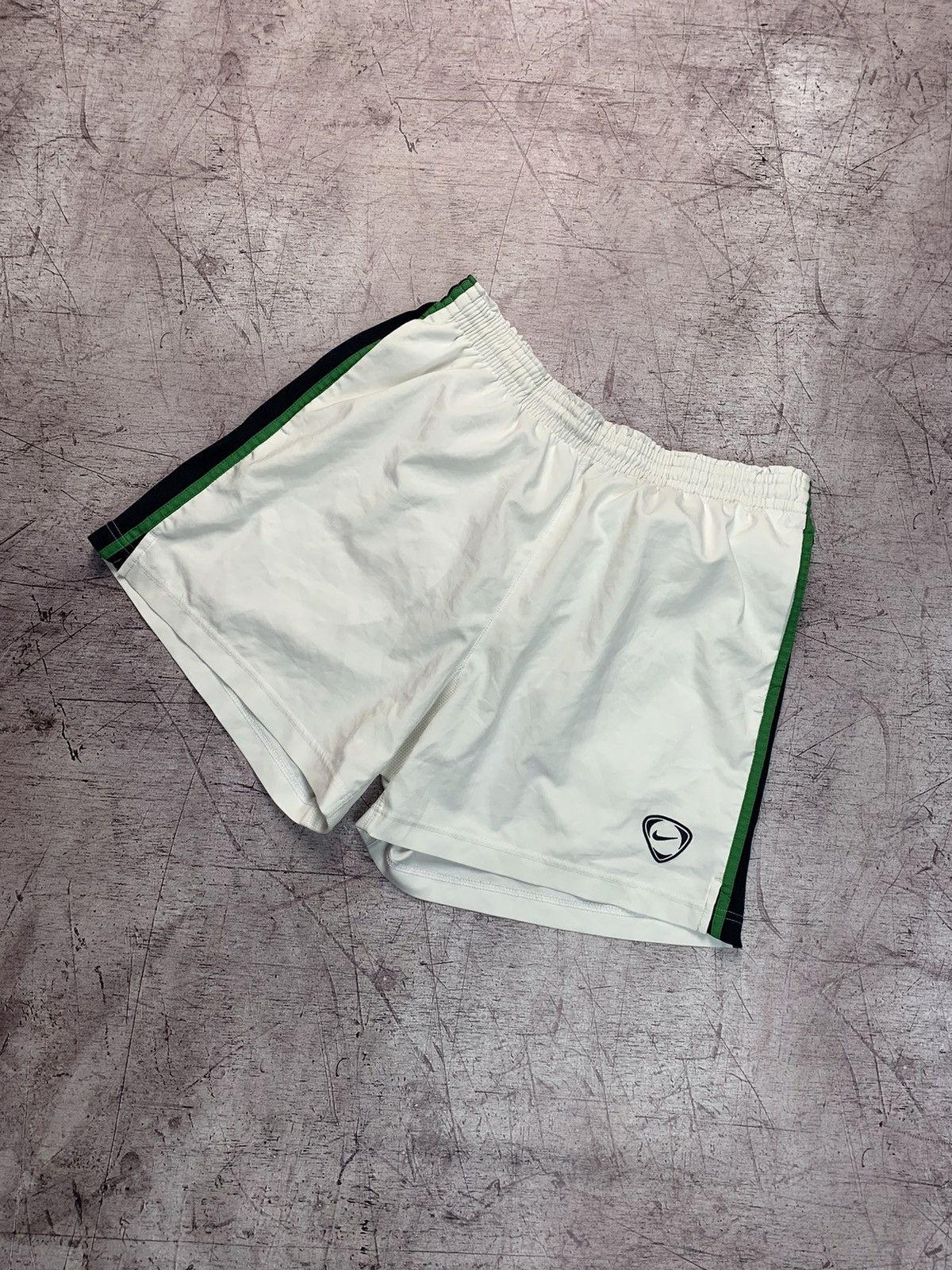 Nike Nike Vintage Y2K Shorts Size US 34 / EU 50 - 1 Thumbnail