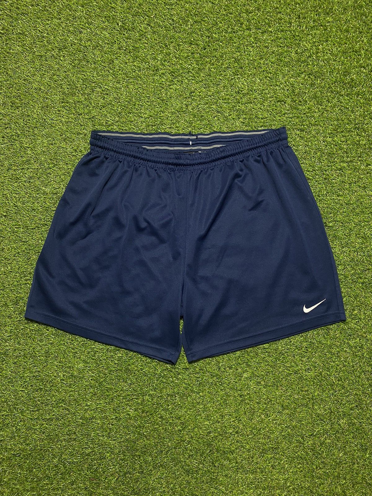 Nike Vintage 90s Nike shorts streetwear swoosh casual size XXL Size US 38 / EU 54 - 1 Thumbnail