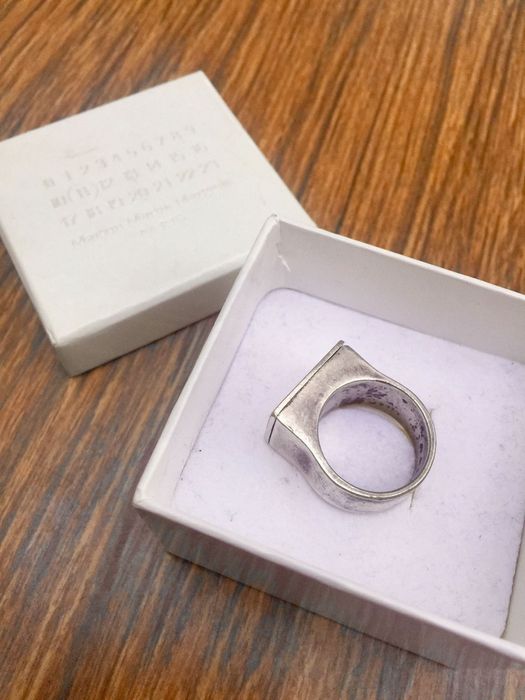 Maison martin margiela discount hidden compartment ring