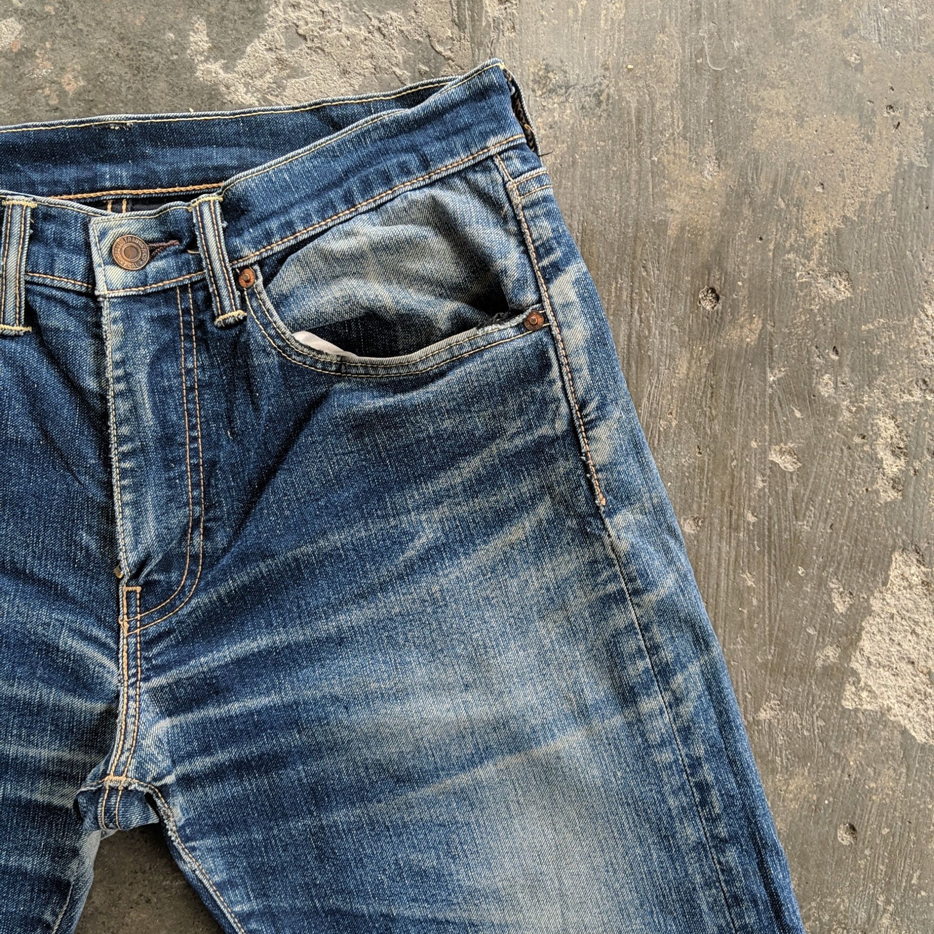 Levi's Vintage Levi's 505 Distressed Faded Denim Jeans Pants W31 Size US 31 - 4 Thumbnail