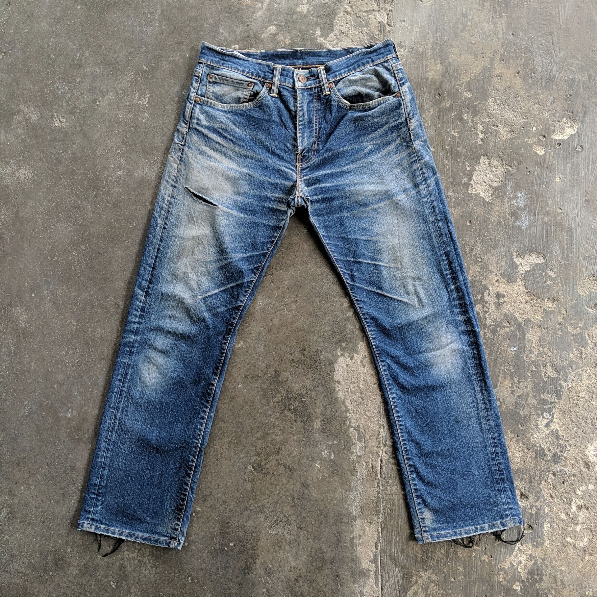 Levi's Vintage Levi's 505 Distressed Faded Denim Jeans Pants W31 Size US 31 - 1 Thumbnail