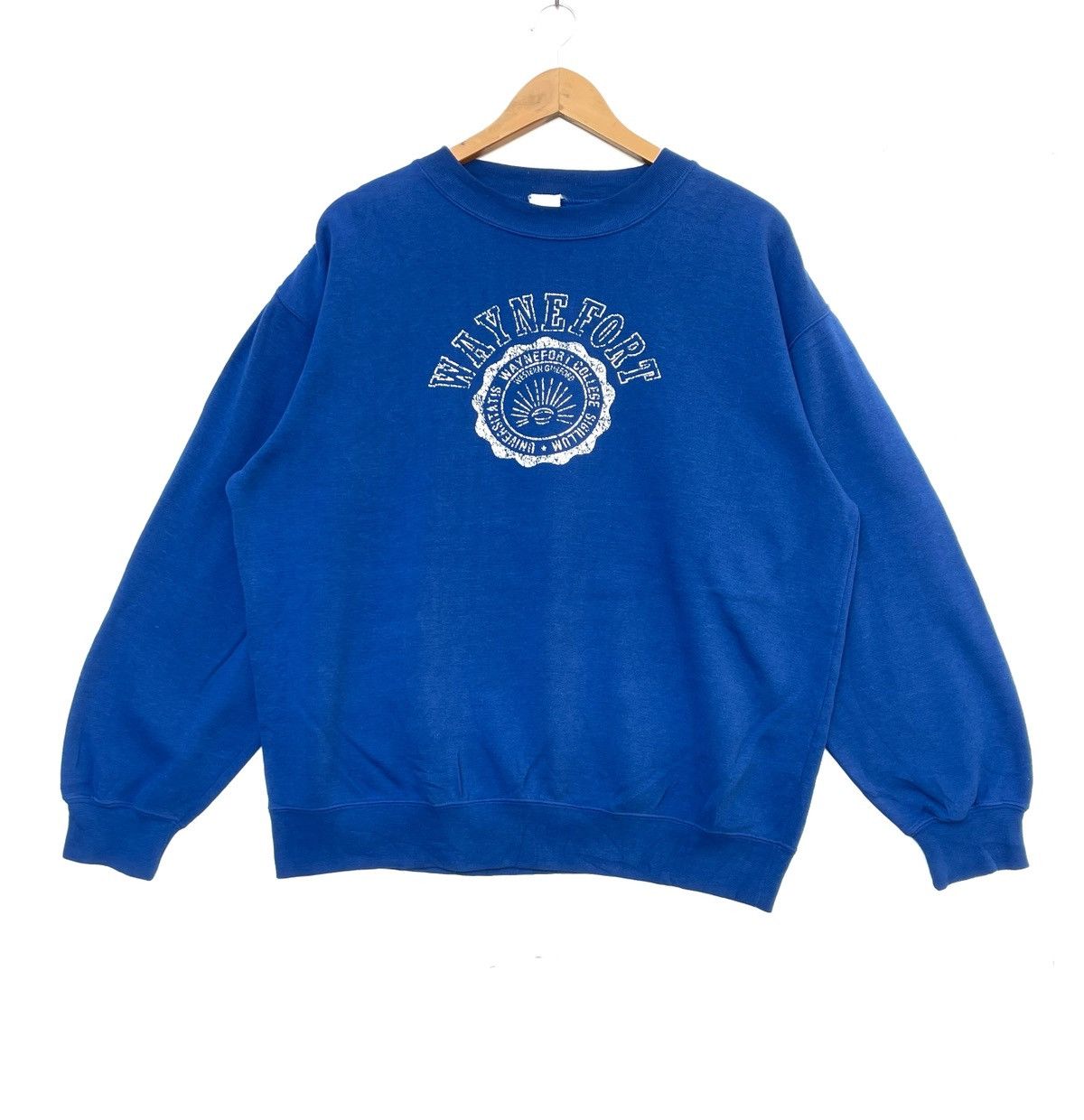 Japanese Brand Vintage 90s Waynefort College Sigillum Big Logo Sweatshirt Size US L / EU 52-54 / 3 - 1 Thumbnail