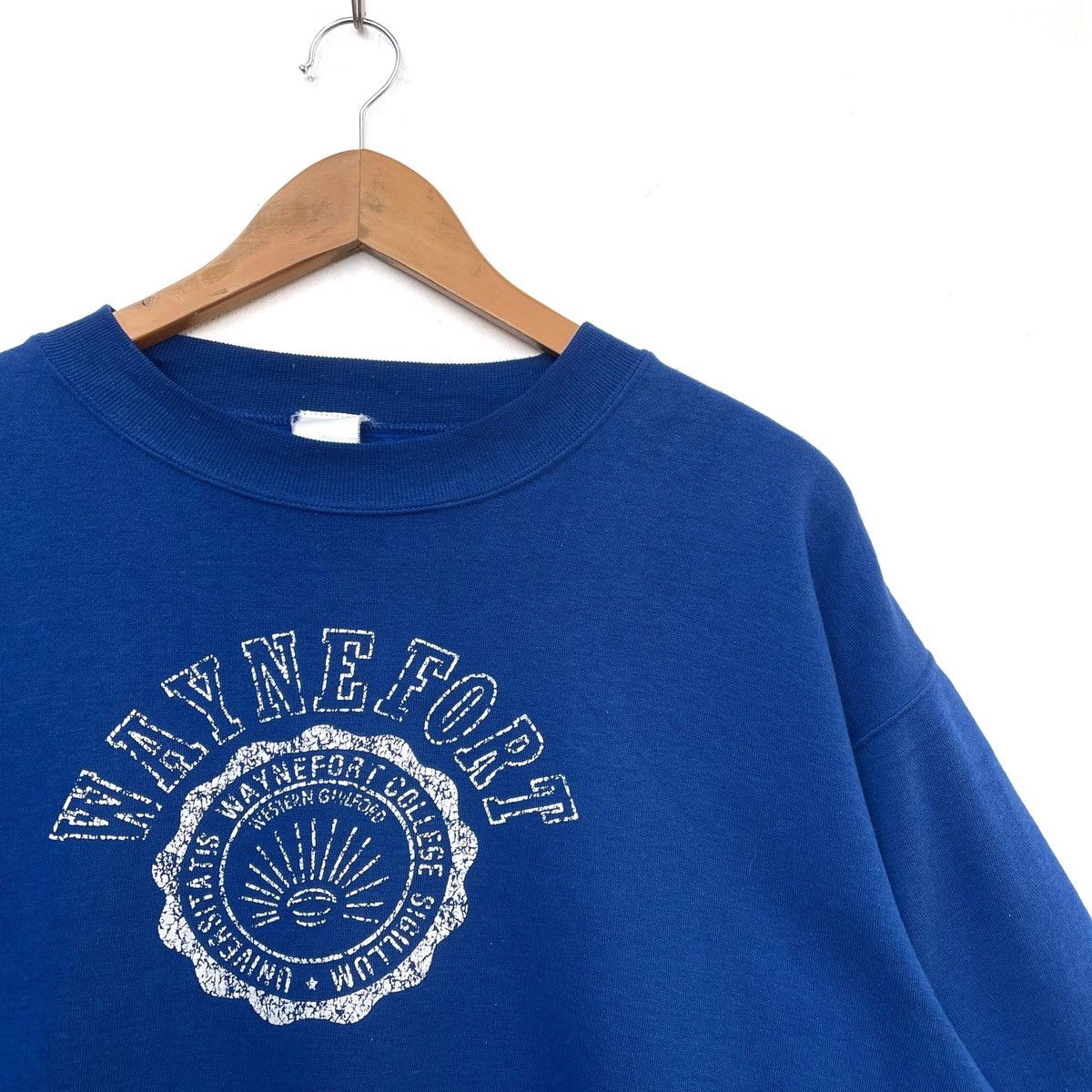 Japanese Brand Vintage 90s Waynefort College Sigillum Big Logo Sweatshirt Size US L / EU 52-54 / 3 - 2 Thumbnail