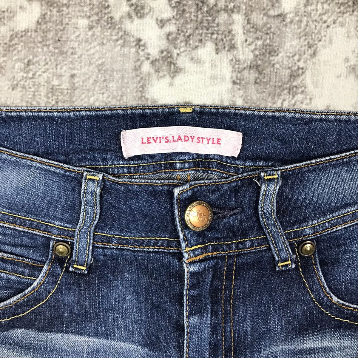 Levi's × Vintage Vintage Levis Lady Style Flare Light Wash Denim Jeans Size 28" / US 6 / IT 42 - 9 Thumbnail