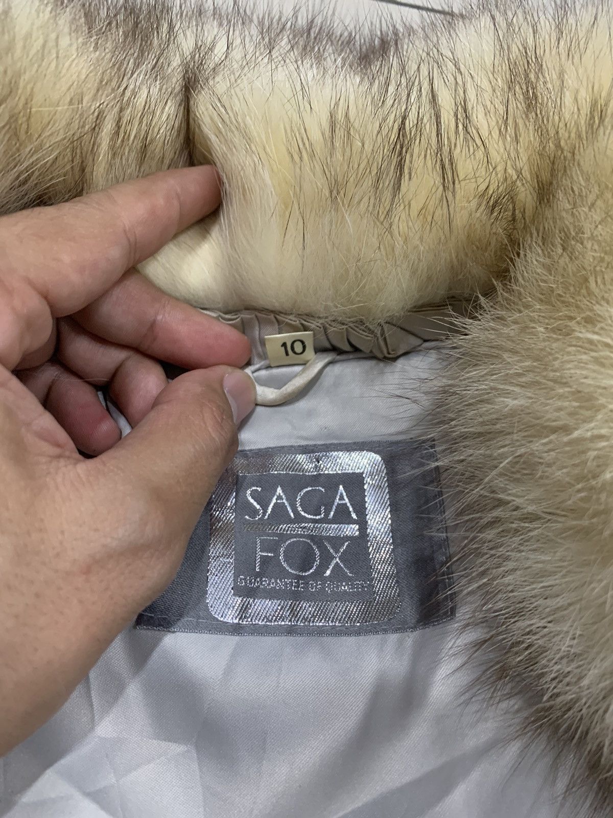 Sagafurs VINTAGE SAGA FOX WHITE & GREY TUFTED FOX FUR COAT Size US M / EU 48-50 / 2 - 8 Thumbnail