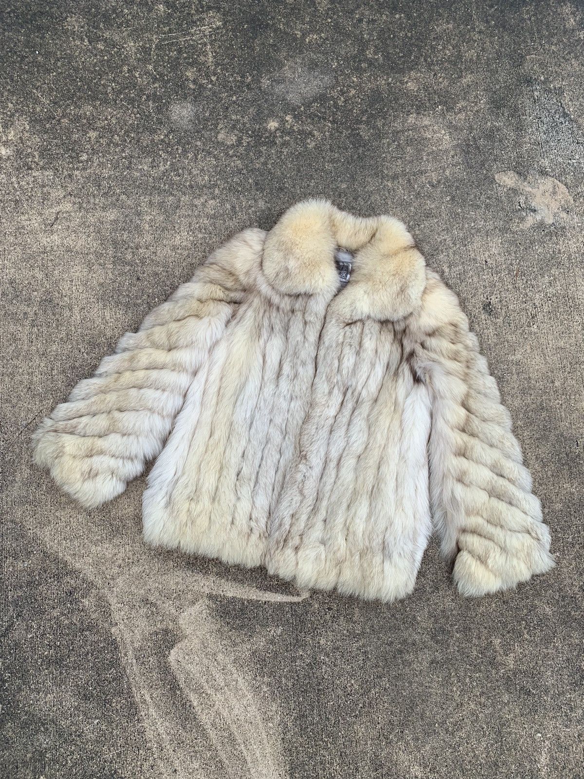Sagafurs VINTAGE SAGA FOX WHITE & GREY TUFTED FOX FUR COAT Size US M / EU 48-50 / 2 - 1 Thumbnail