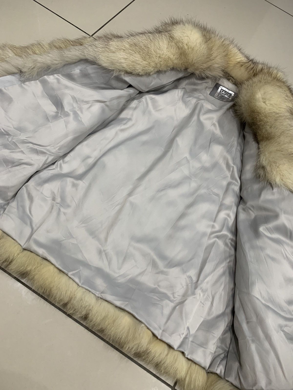 Sagafurs VINTAGE SAGA FOX WHITE & GREY TUFTED FOX FUR COAT Size US M / EU 48-50 / 2 - 6 Thumbnail