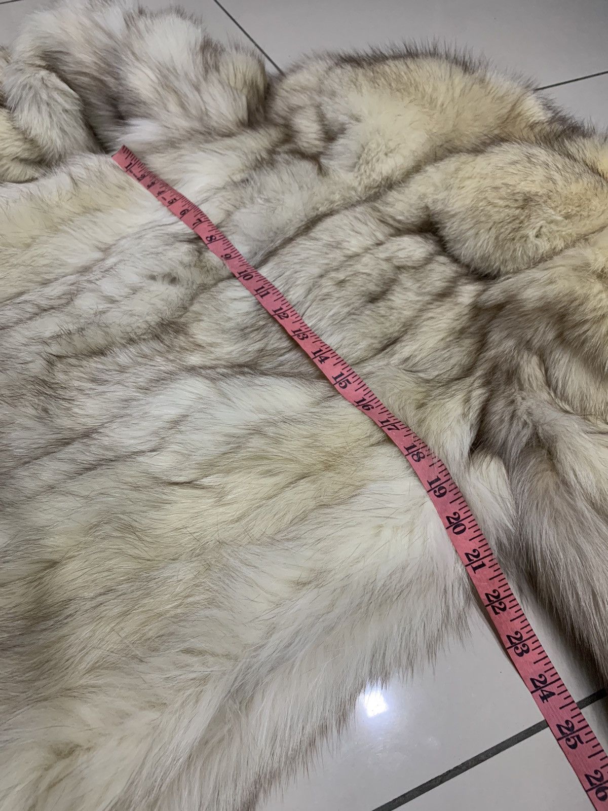 Sagafurs VINTAGE SAGA FOX WHITE & GREY TUFTED FOX FUR COAT Size US M / EU 48-50 / 2 - 4 Thumbnail