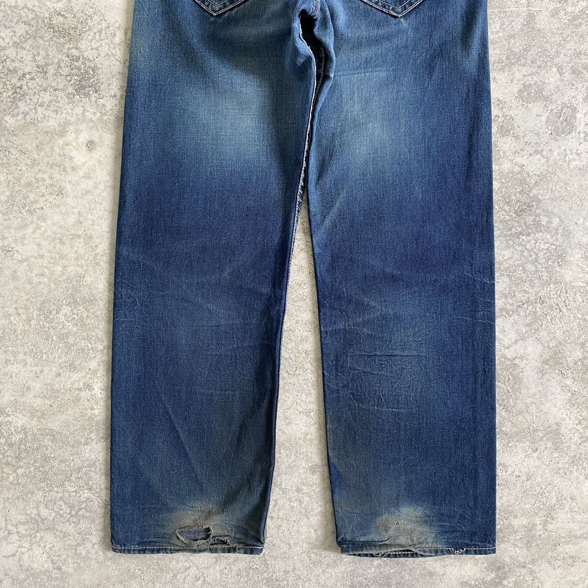 Levi's Vintage Levi's 902 Faded Blue Cinch Back Wide Leg Jeans Size US 30 / EU 46 - 15 Thumbnail