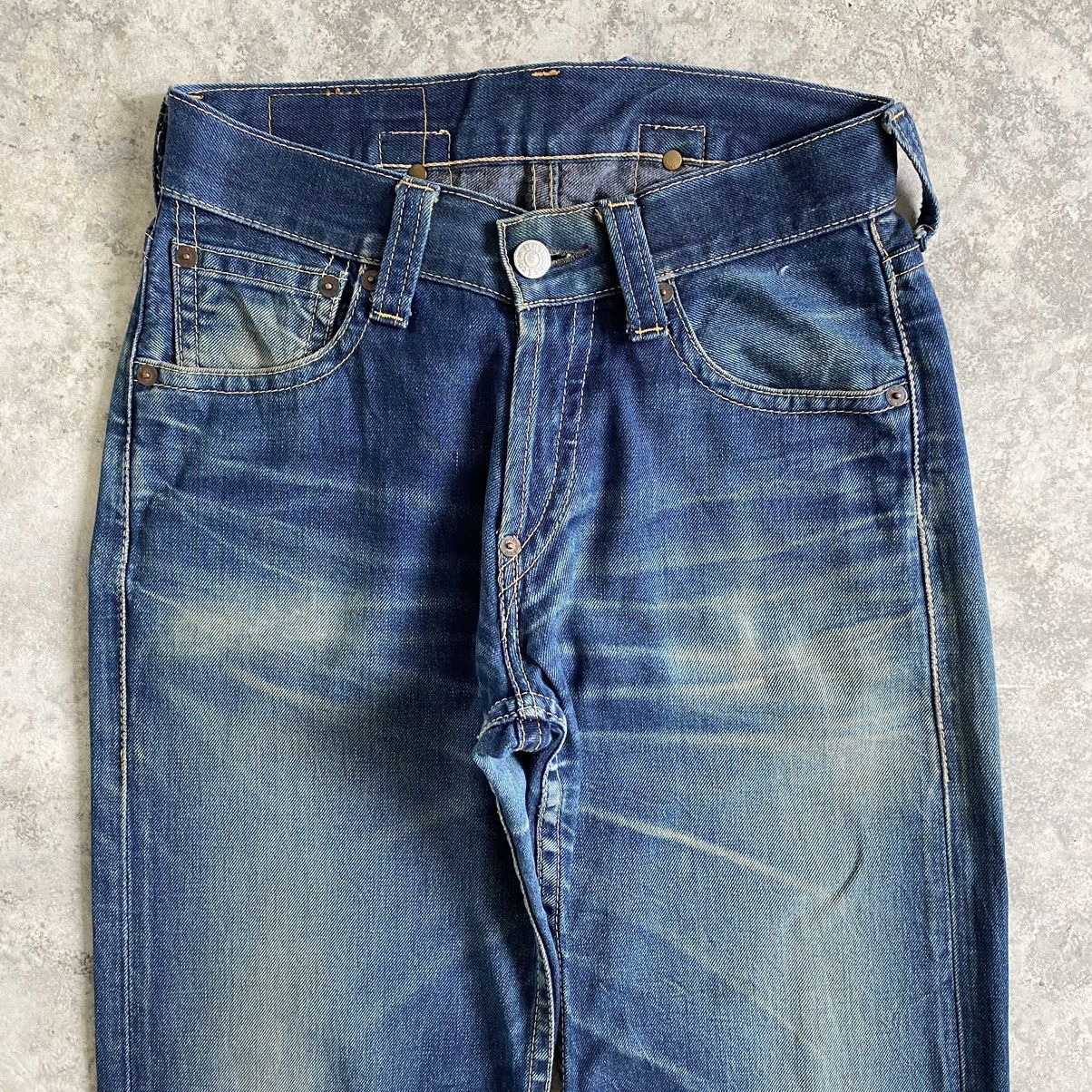 Levi's Vintage Levi's 902 Faded Blue Cinch Back Wide Leg Jeans Size US 30 / EU 46 - 9 Thumbnail