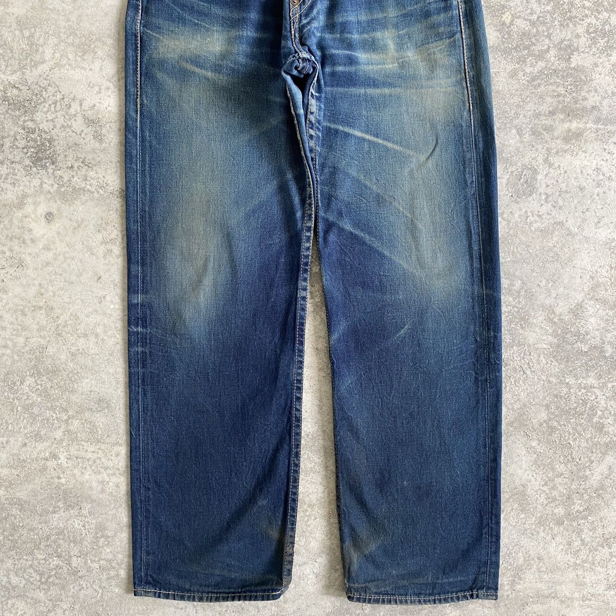 Levi's Vintage Levi's 902 Faded Blue Cinch Back Wide Leg Jeans Size US 30 / EU 46 - 3 Thumbnail